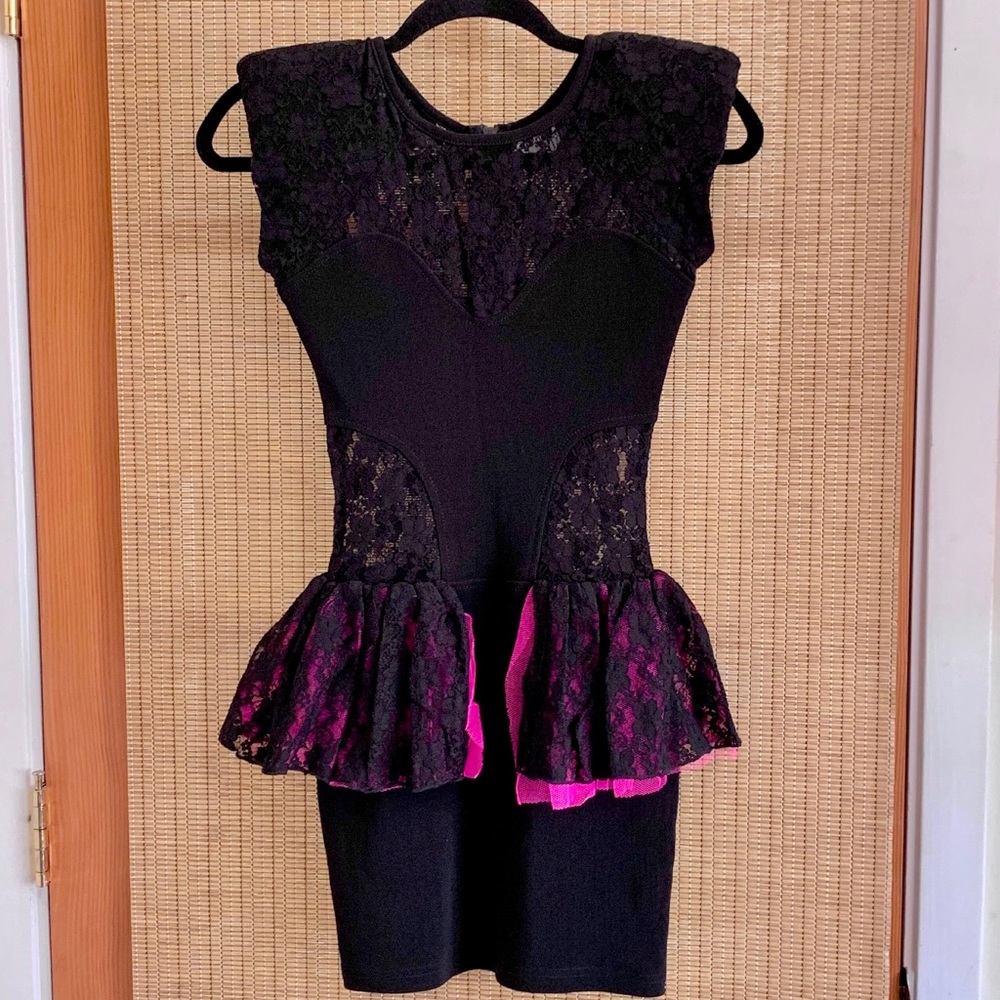 Renée London LF Bodycon Capsleeve Peplum Mini